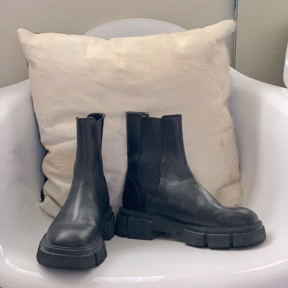 Zara Black Real Leather Low Lug Sole Boots Sz 38